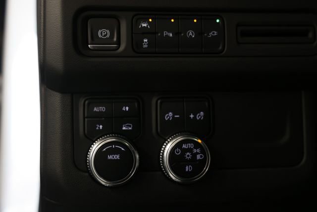 Used 2021 GMC Yukon XL SLT w/ SLT Premium Package AWD/4WD image 28
