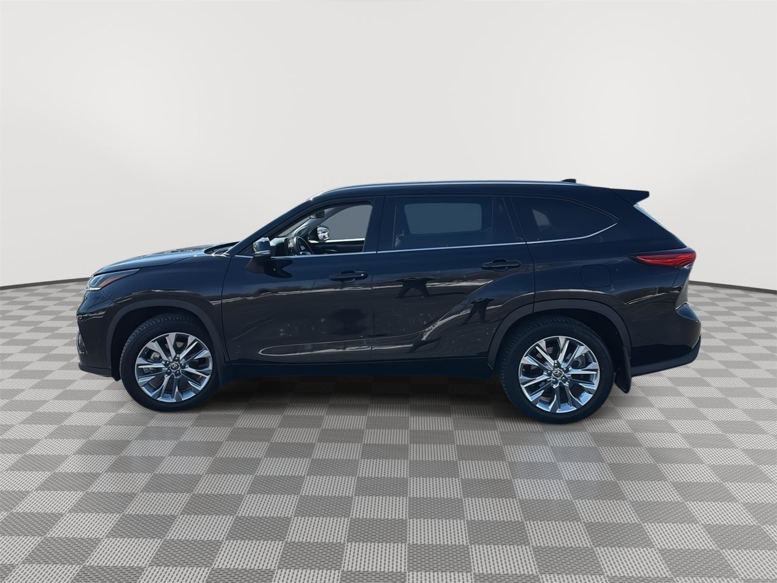 Used 2020 Toyota Highlander Limited image 32