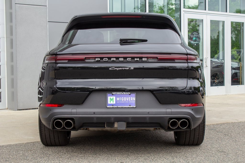Used 2024 Porsche Cayenne S w/ Premium Package image 9