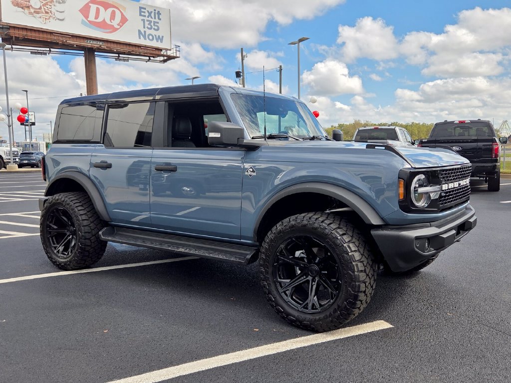 Used 2025 Ford Bronco Outer Banks AWD/4WD image 14