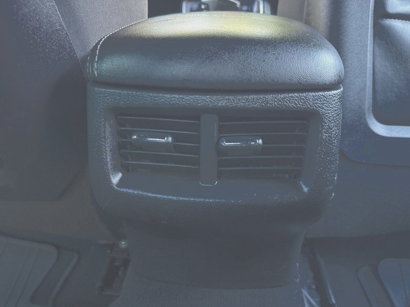 Used 2019 Dodge Challenger SXT AWD/4WD image 28