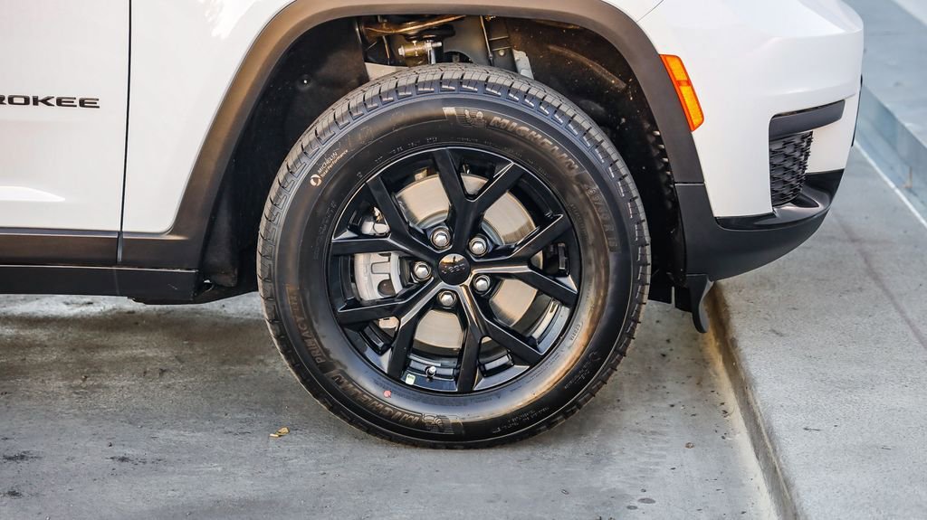 New 2025 Jeep Grand Cherokee L Altitude image 11