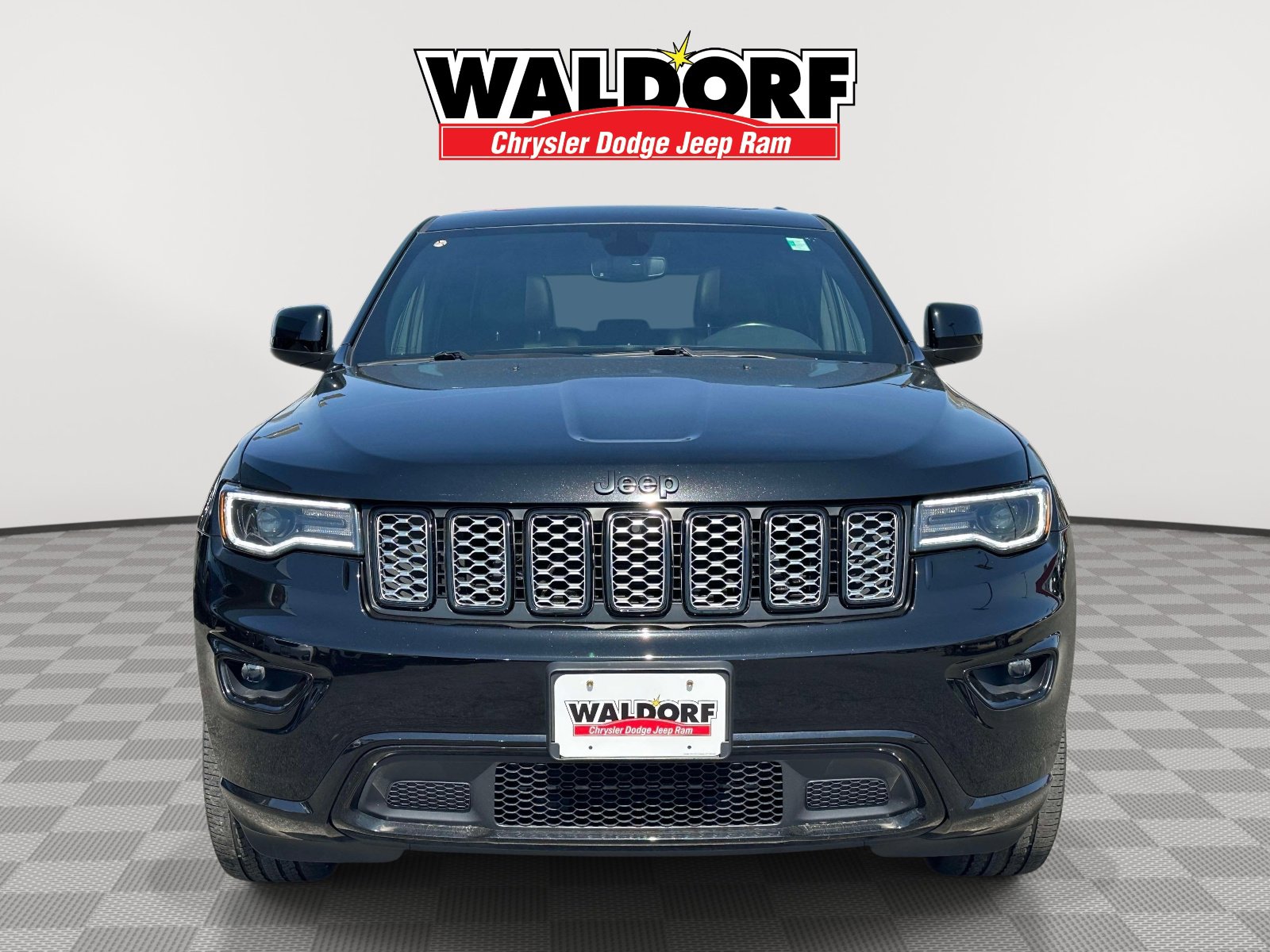 Used 2022 Jeep Grand Cherokee Laredo X image 2