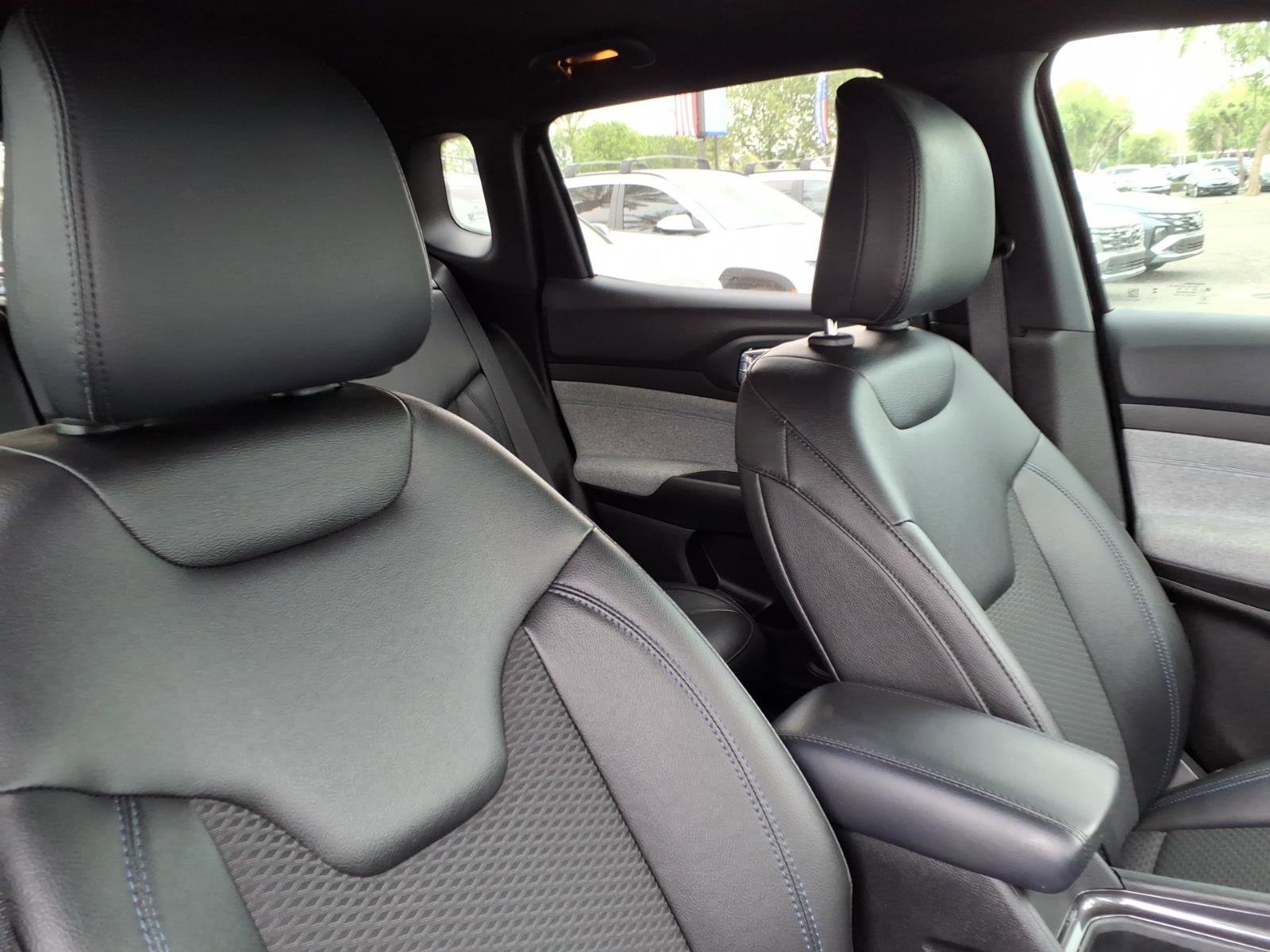 Used 2024 Jeep Compass Latitude image 12