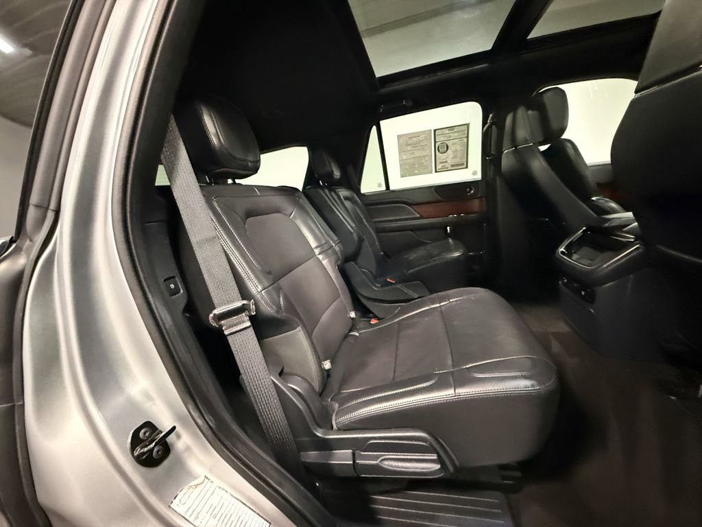 Used 2023 Lincoln Navigator Reserve image 14