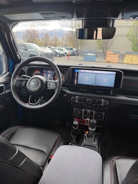 Used 2024 Jeep Wrangler Unlimited Rubicon AWD/4WD image 25