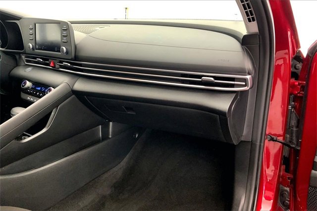 Used 2023 Hyundai Elantra SEL image 16