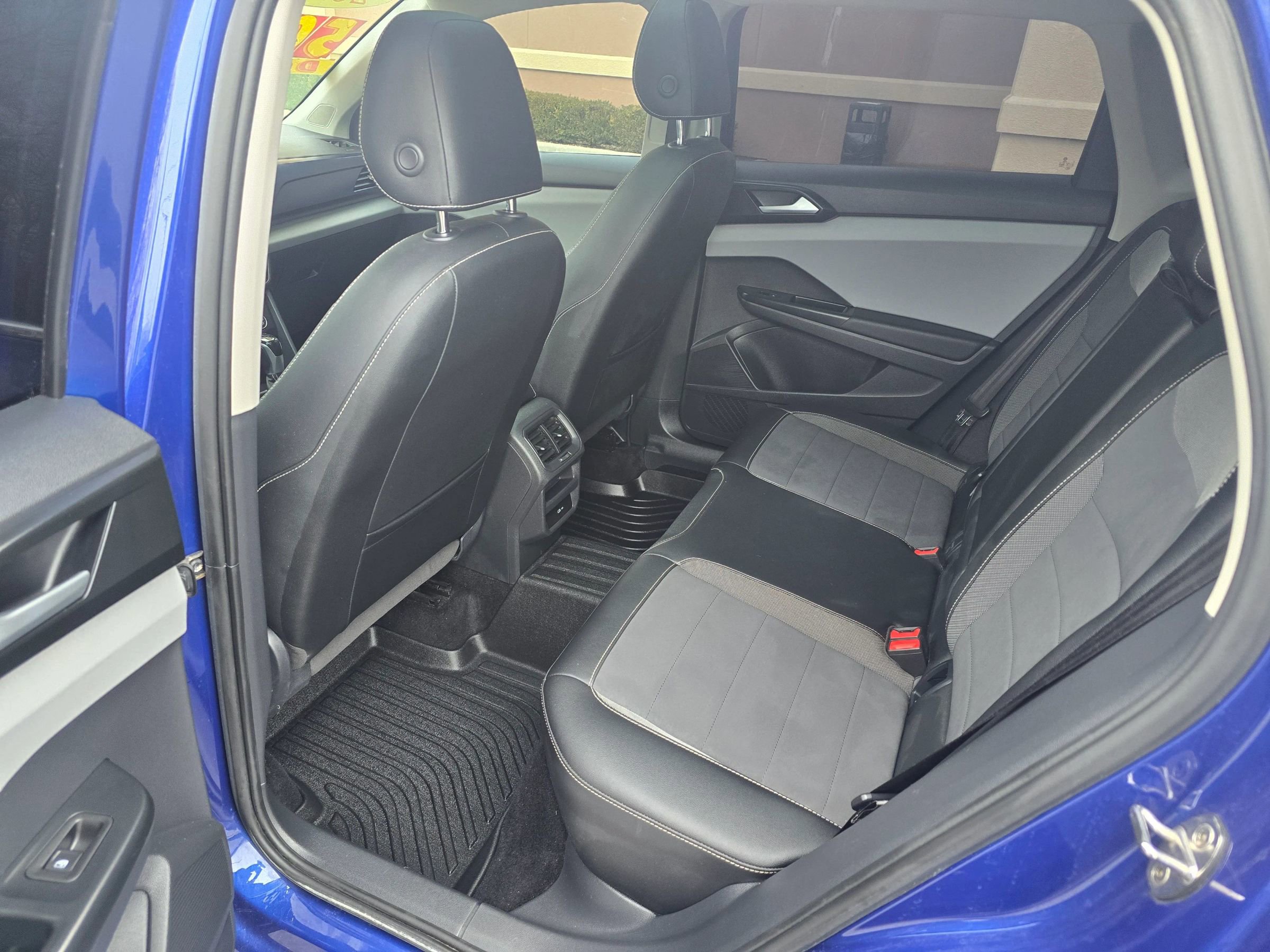 Used 2022 Volkswagen Taos SE image 21