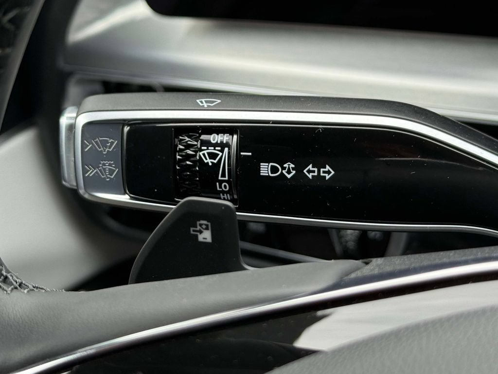 Used 2026 Cadillac Lyriq Luxury w/ LPO, Floor Liner Package AWD/4WD image 19