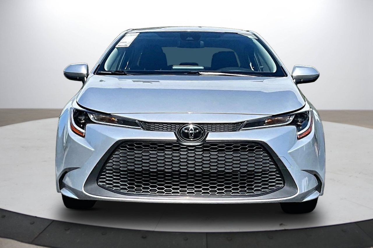 Used 2022 Toyota Corolla LE FWD image 3