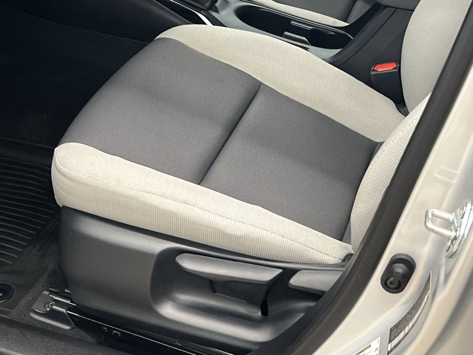 Used 2024 Toyota Corolla LE image 12