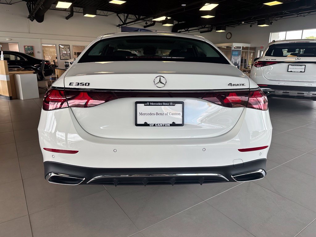 Used 2025 Mercedes-Benz E 350 4MATIC Sedan image 5