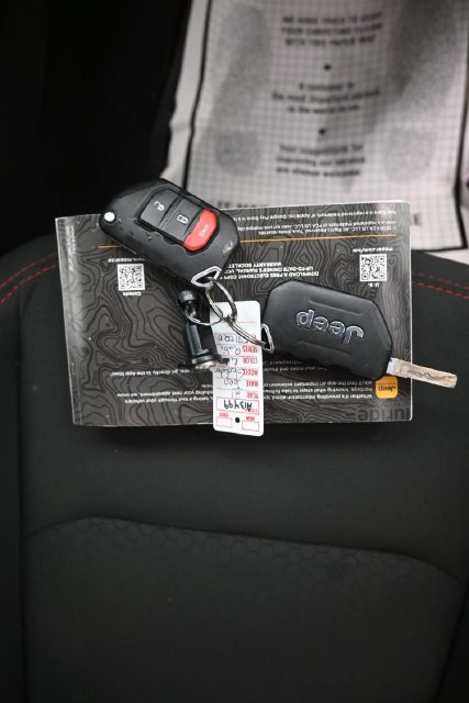 Used 2021 Jeep Gladiator Rubicon w/ LED Lighting Group AWD/4WD image 9
