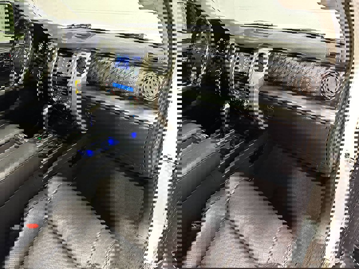 Used 2019 Toyota Tundra Platinum image 12