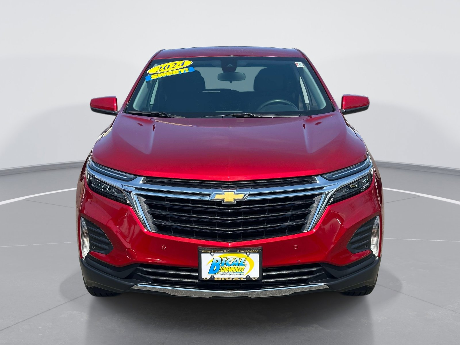 Used 2024 Chevrolet Equinox LT AWD/4WD image 2