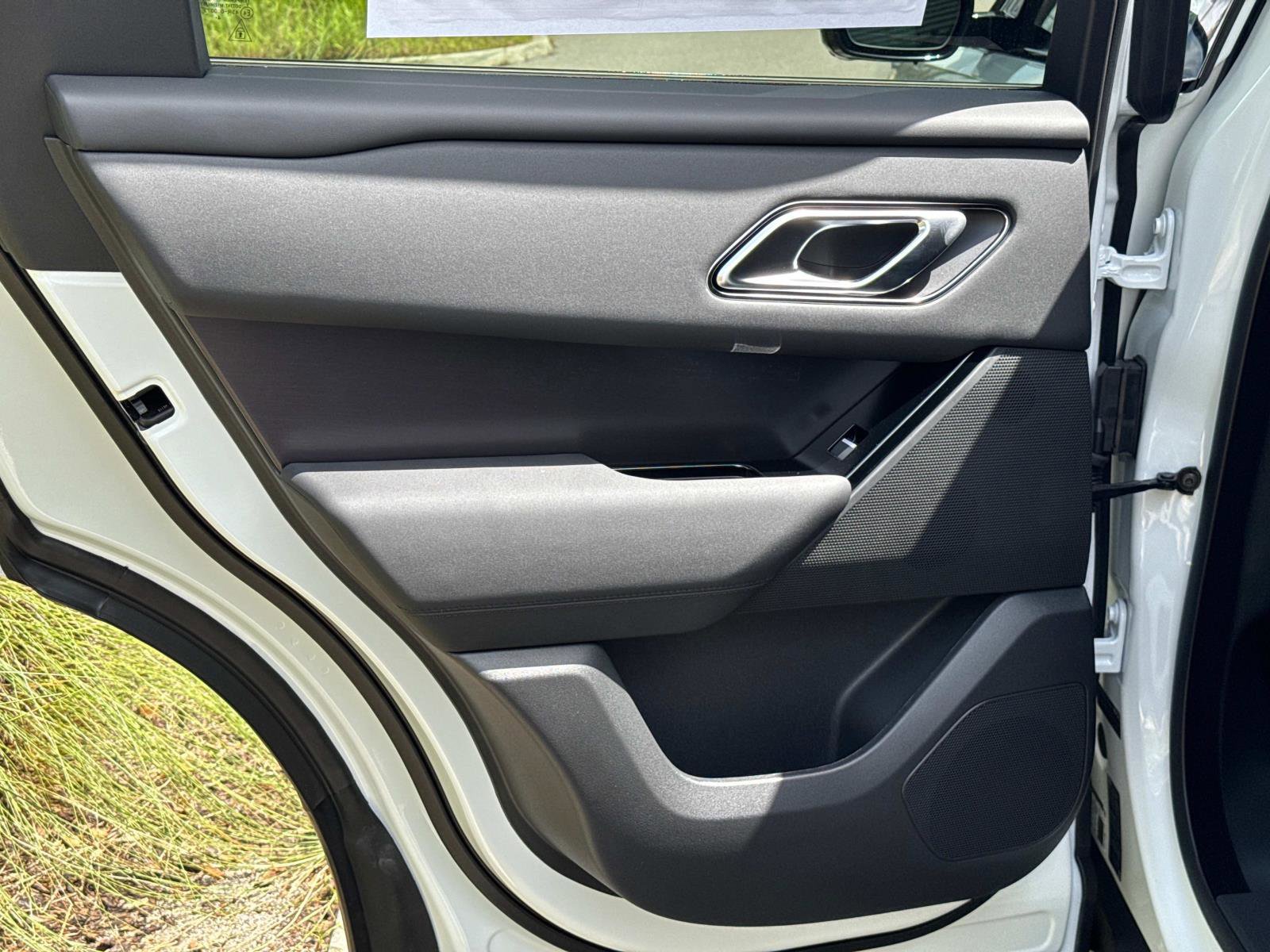 New 2026 Land Rover Range Rover Velar Dynamic SE image 12