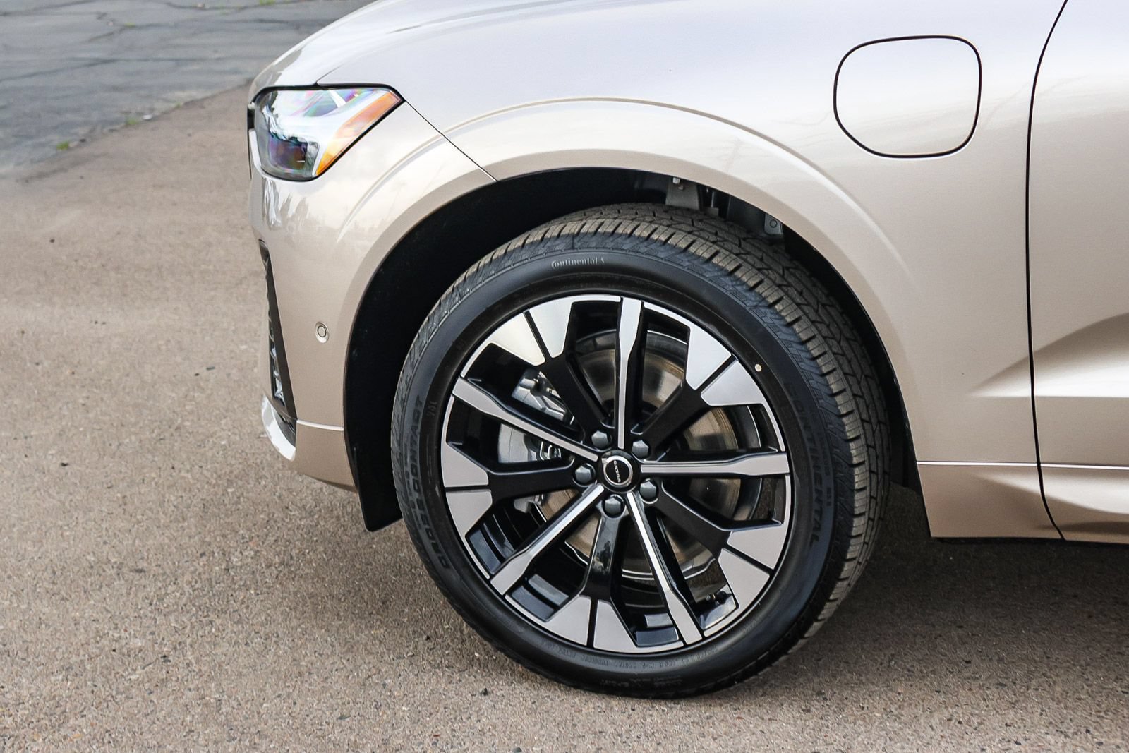 New 2026 Volvo XC60 T8 Plus AWD/4WD image 8