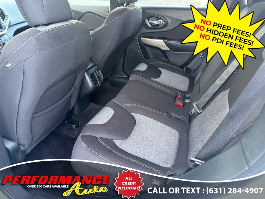 Used 2018 Jeep Cherokee Latitude w/ Altitude Package AWD/4WD image 9