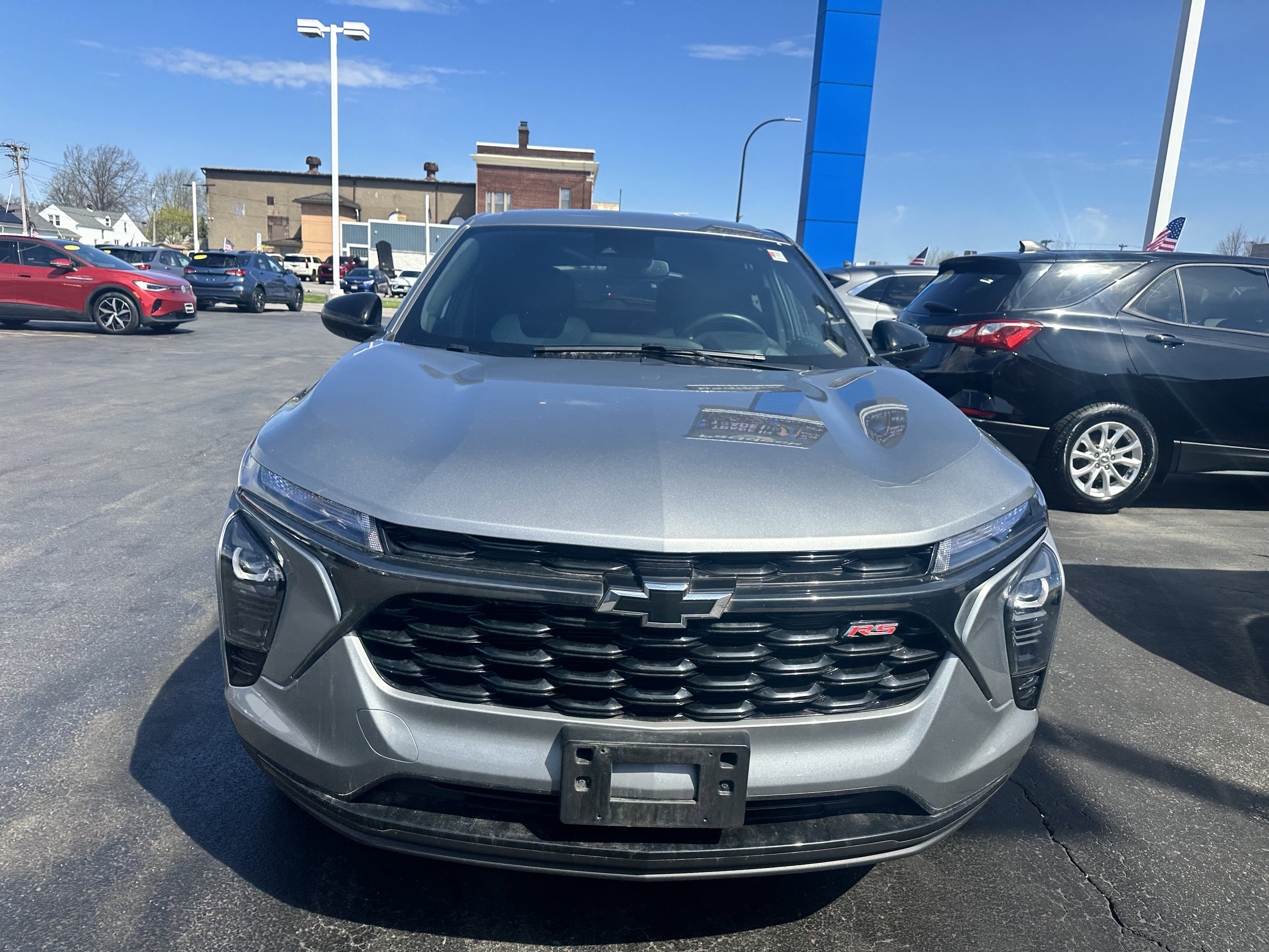 Used 2024 Chevrolet Trax RS FWD image 2