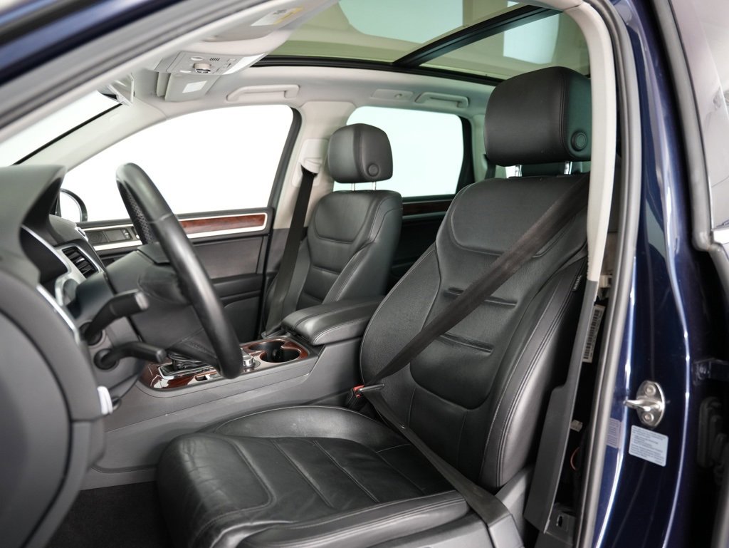 Used 2013 Volkswagen Touareg VR6 image 52