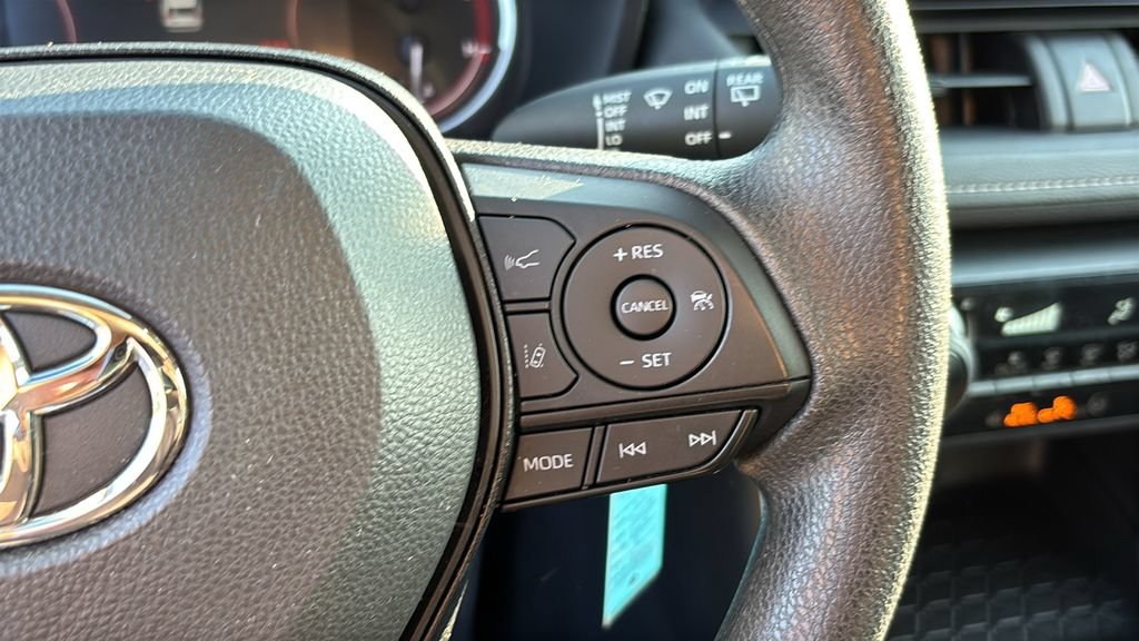 Used 2025 Toyota RAV4 LE AWD/4WD image 18