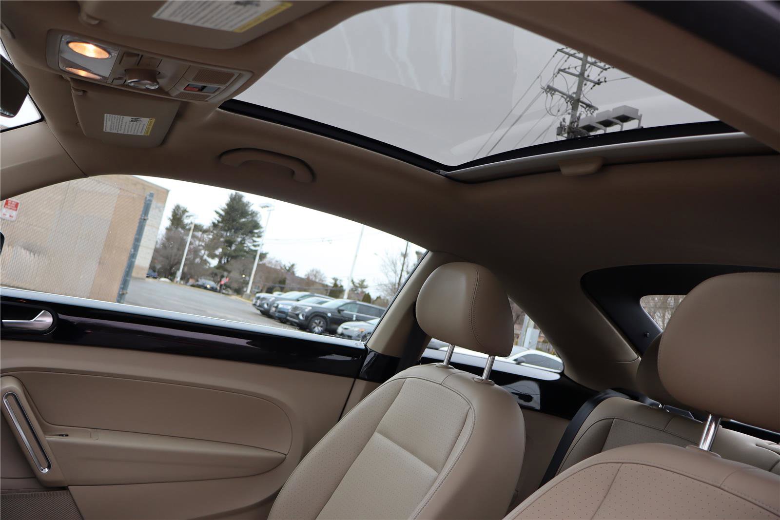 Used 2019 Volkswagen Beetle 2.0T SE w/ SE Premium Package image 25