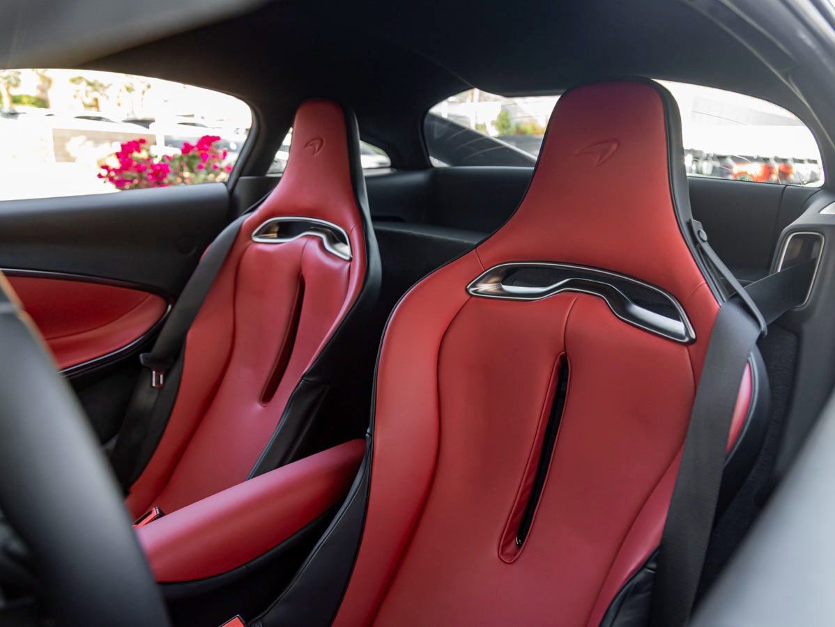 Used 2025 McLaren Artura image 12