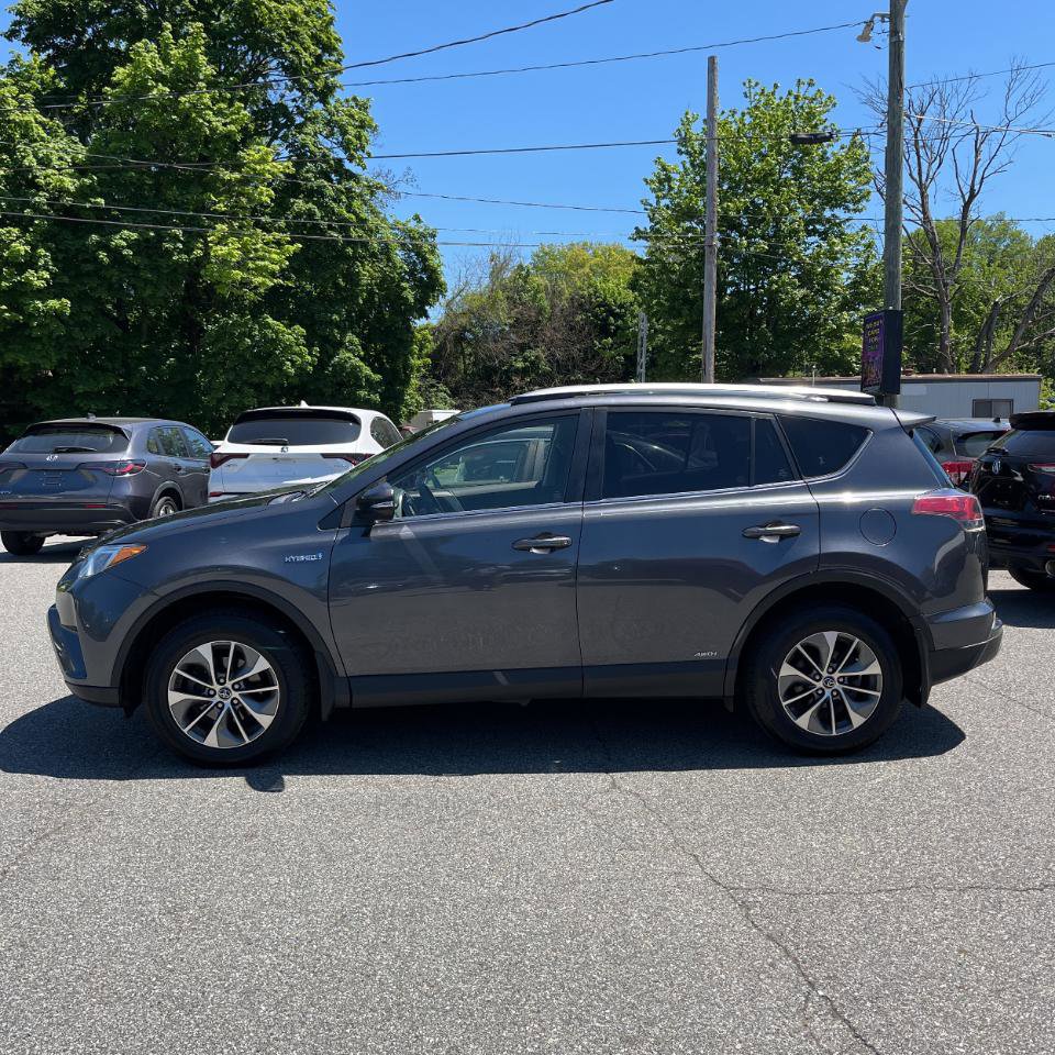 Used 2018 Toyota RAV4 XLE AWD/4WD image 4