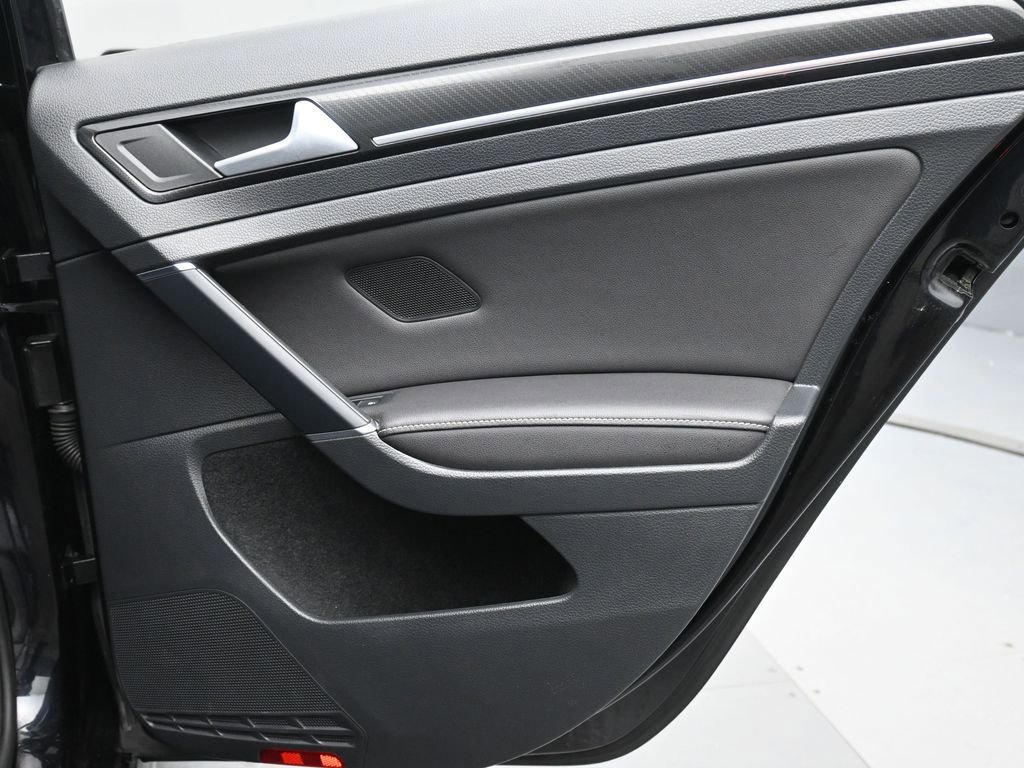 Used 2016 Volkswagen Golf R 4-Door image 22