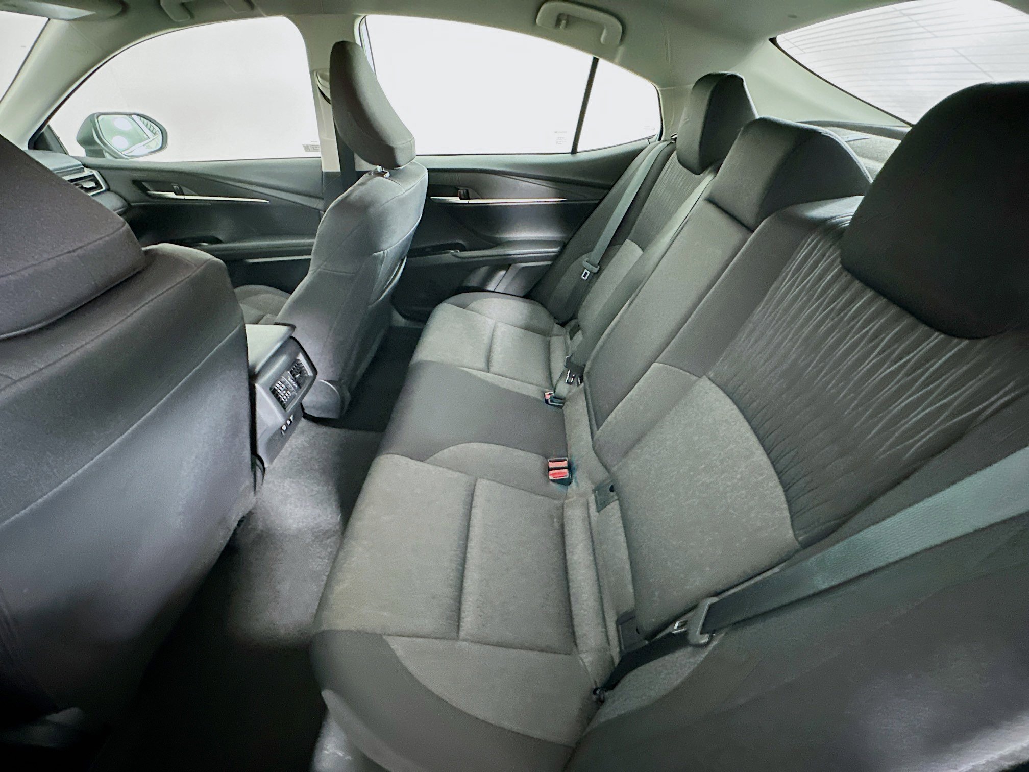 Used 2025 Toyota Camry LE image 28