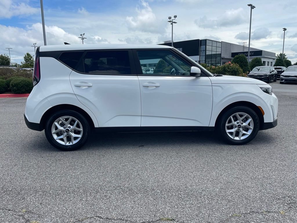 Used 2023 Kia Soul LX w/ Option Group 015 FWD image 9