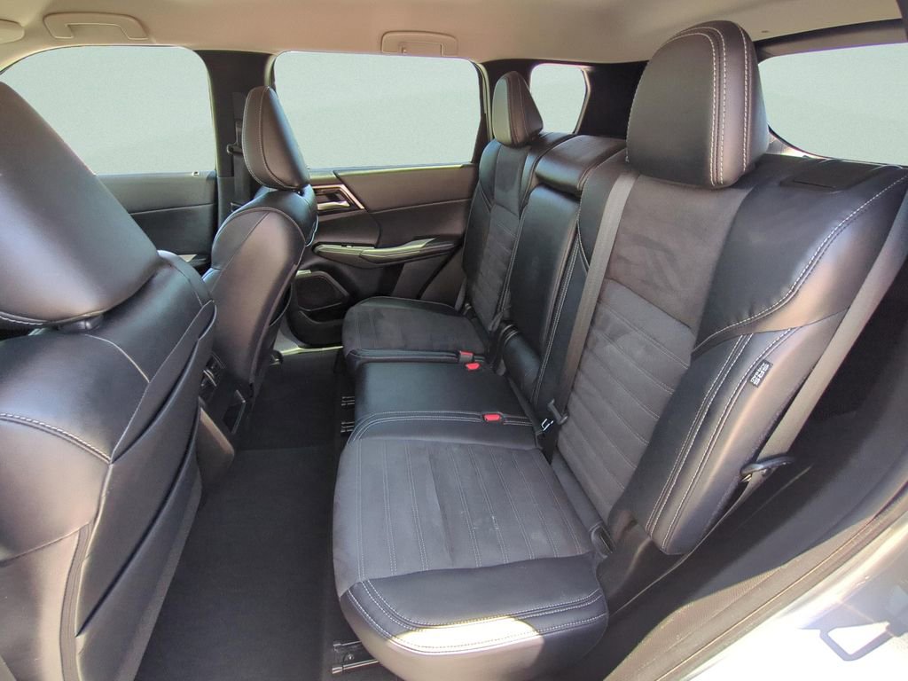 Used 2023 Mitsubishi Outlander SE image 20