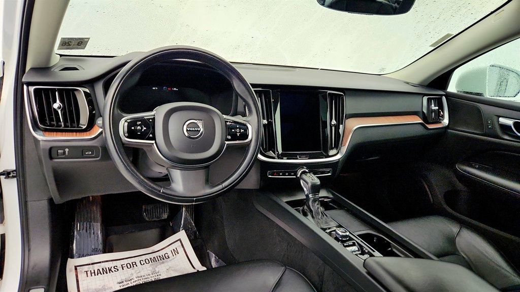 Used 2021 Volvo S60 T6 Momentum w/ Advanced Package image 13