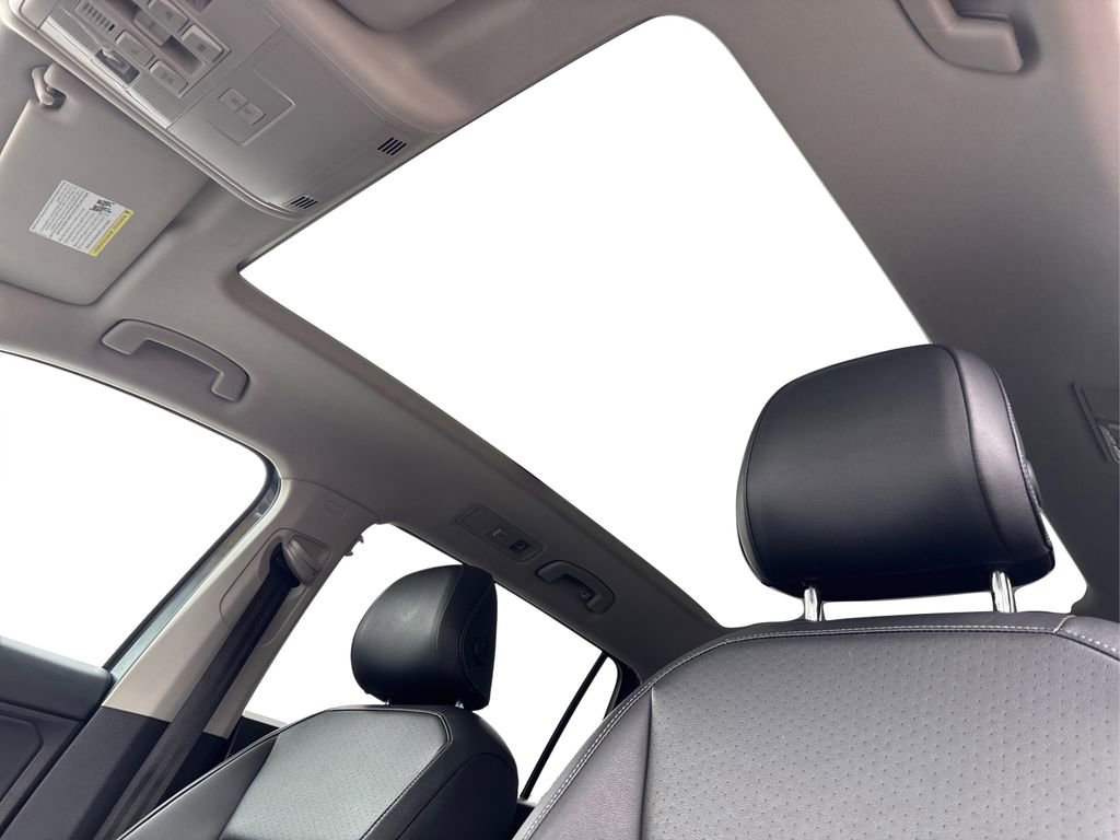 Used 2019 Volkswagen Tiguan SE w/ Panoramic Sunroof Package image 25