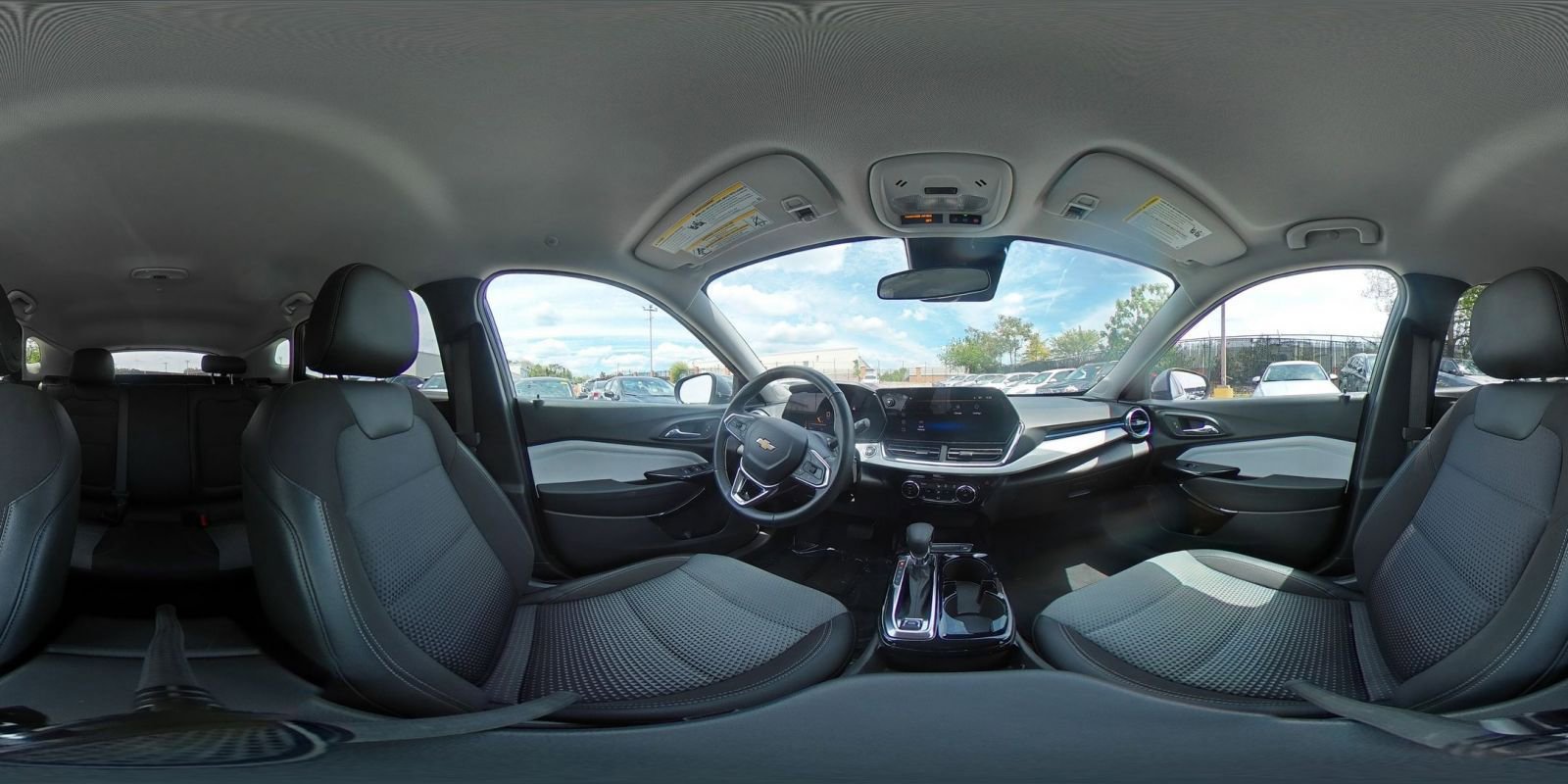 Used 2025 Chevrolet Trax LT w/ LT Convenience Package FWD image 37