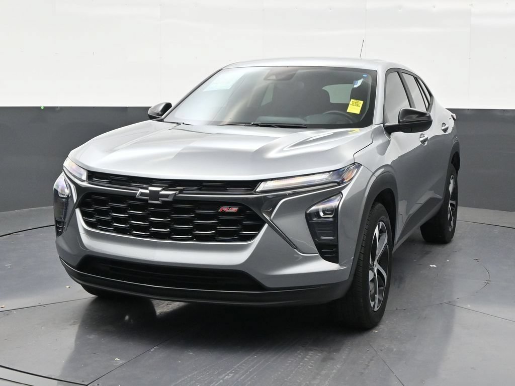 Used 2025 Chevrolet Trax RS FWD image 8