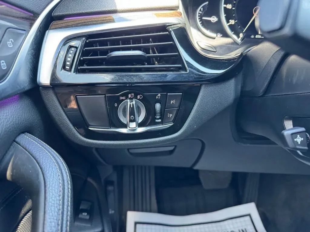 Used 2019 BMW 530i xDrive w/ Convenience Package AWD/4WD image 23
