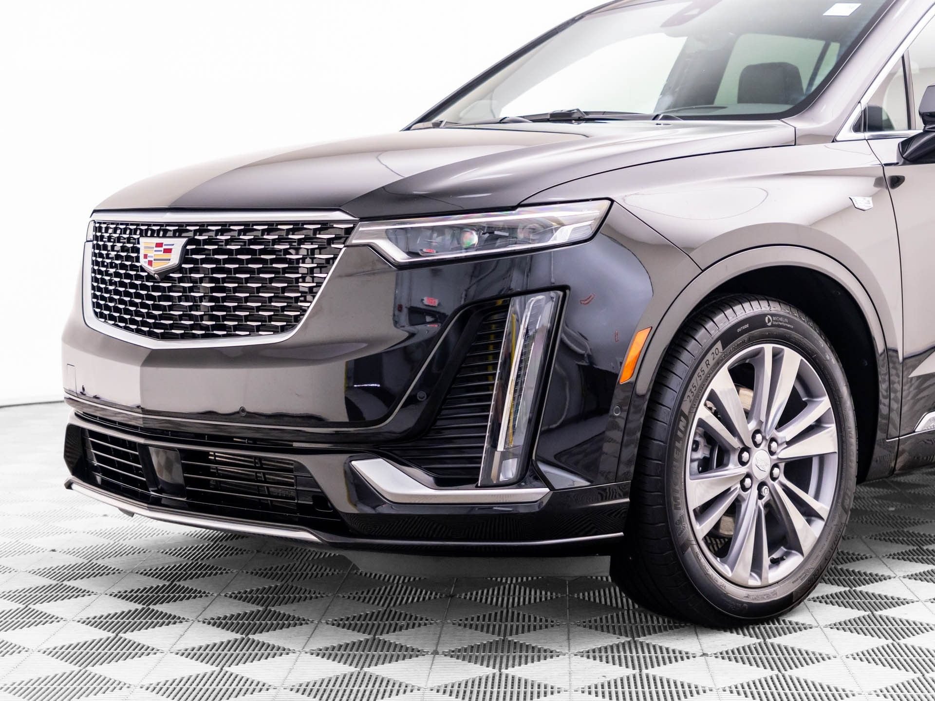 Certified 2025 Cadillac XT6 Premium Luxury w/ Platinum Package AWD/4WD image 40