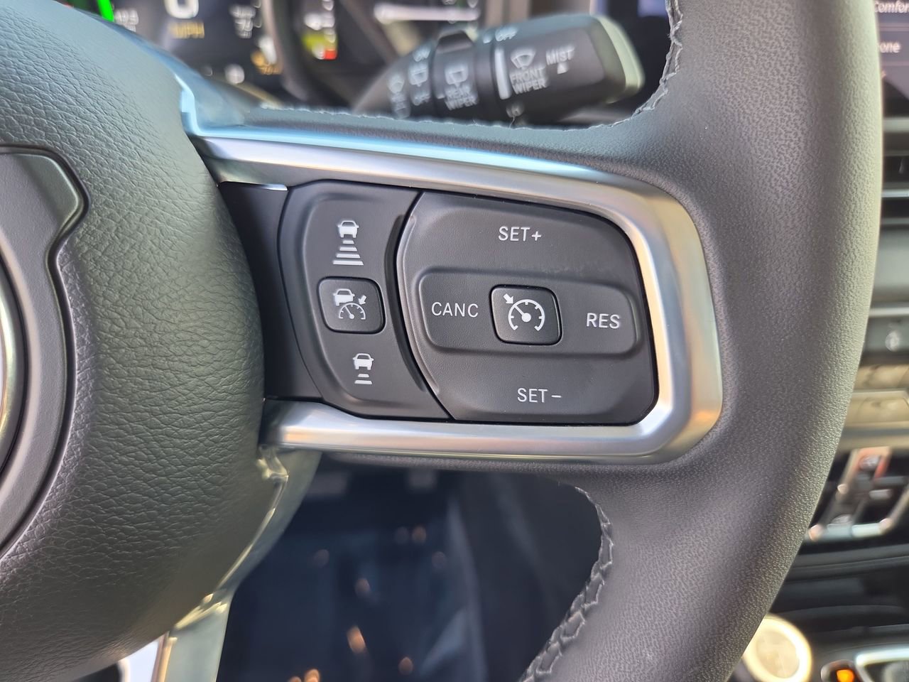 Used 2025 Jeep Wrangler Unlimited Sahara AWD/4WD image 28