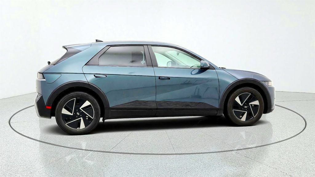 Used 2025 Hyundai Ioniq 5 SE AWD/4WD image 4