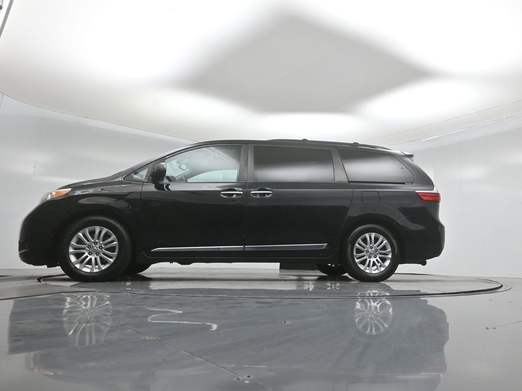Used 2015 Toyota Sienna XLE Premium FWD image 54