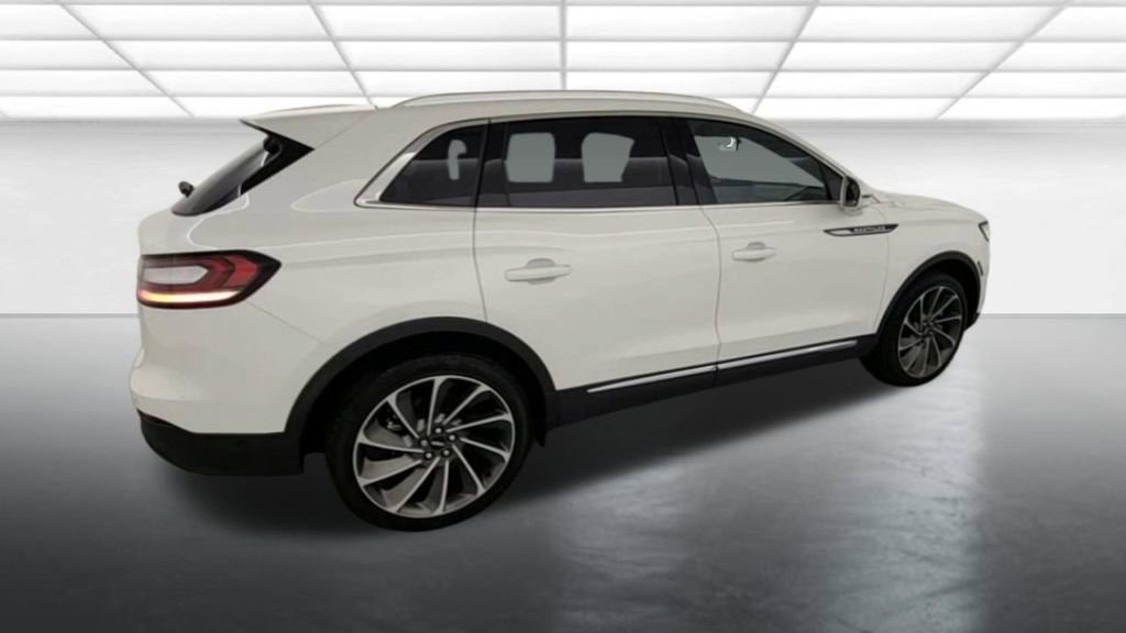 Used 2023 Lincoln Nautilus Reserve w/ Equipment Group 202A image 8