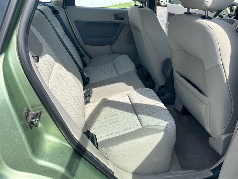Used 2008 Ford Focus SE FWD image 12