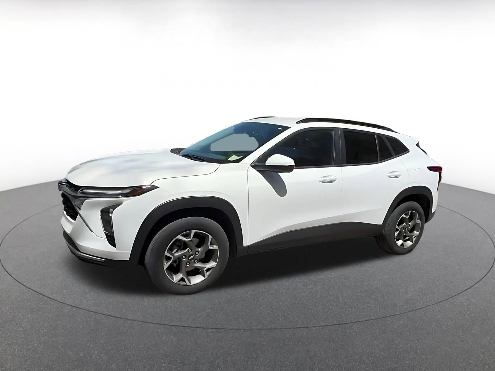 Used 2025 Chevrolet Trax LT FWD image 8