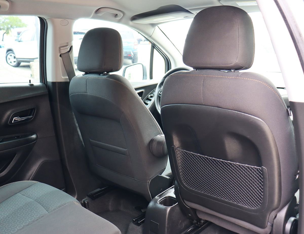 Used 2020 Chevrolet Trax LS FWD image 28