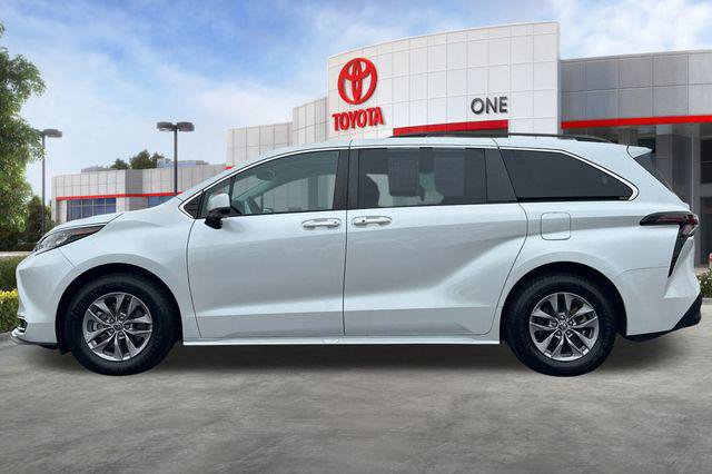 Certified 2023 Toyota Sienna XLE image 9