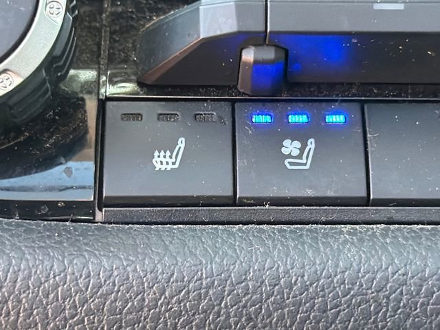 Used 2022 Toyota Tundra Limited AWD/4WD image 30