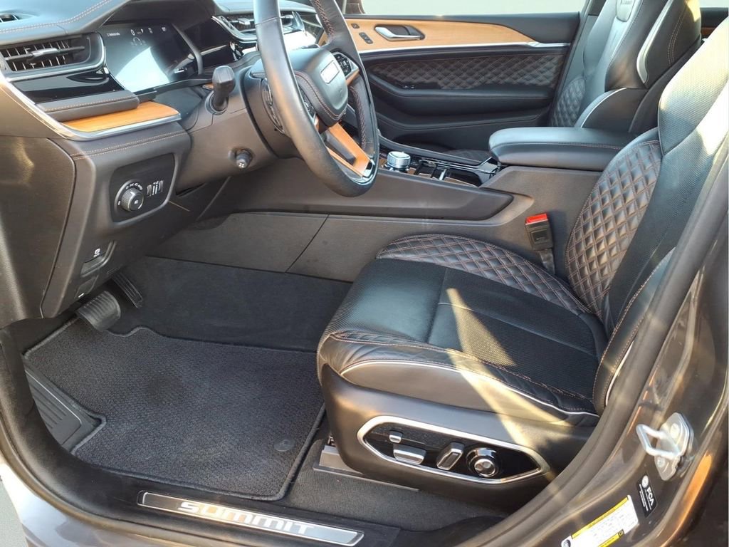 Used 2024 Jeep Grand Cherokee L Summit AWD/4WD image 21