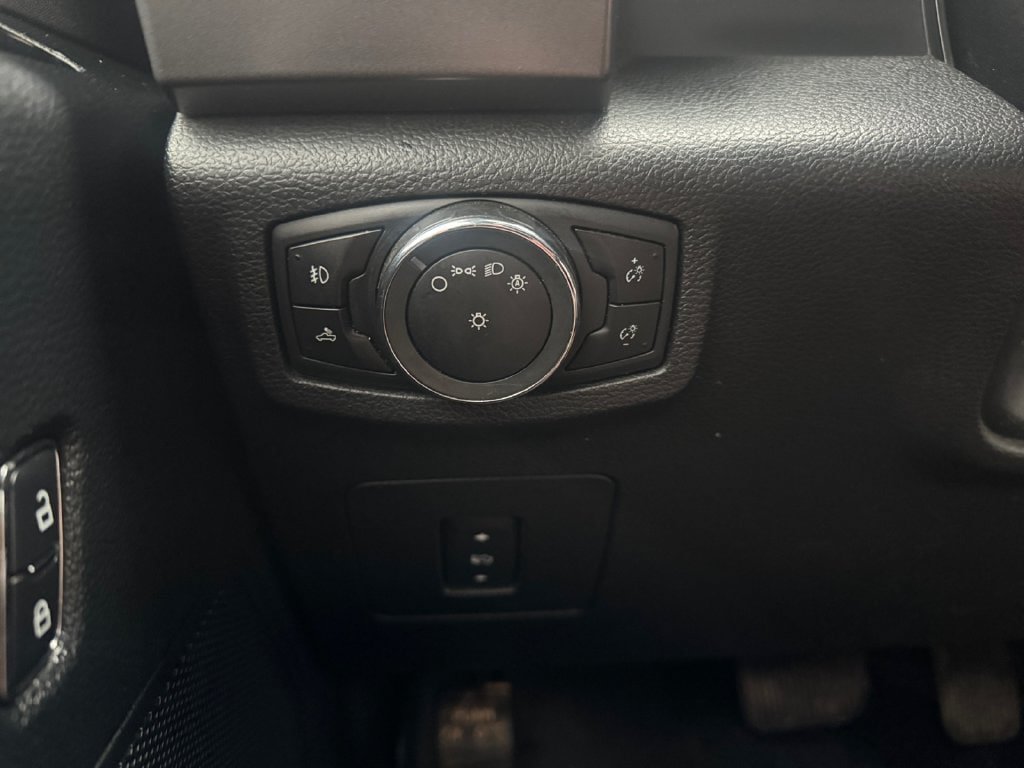 Used 2015 Ford F150 XLT w/ Equipment Group 302A Luxury AWD/4WD image 17