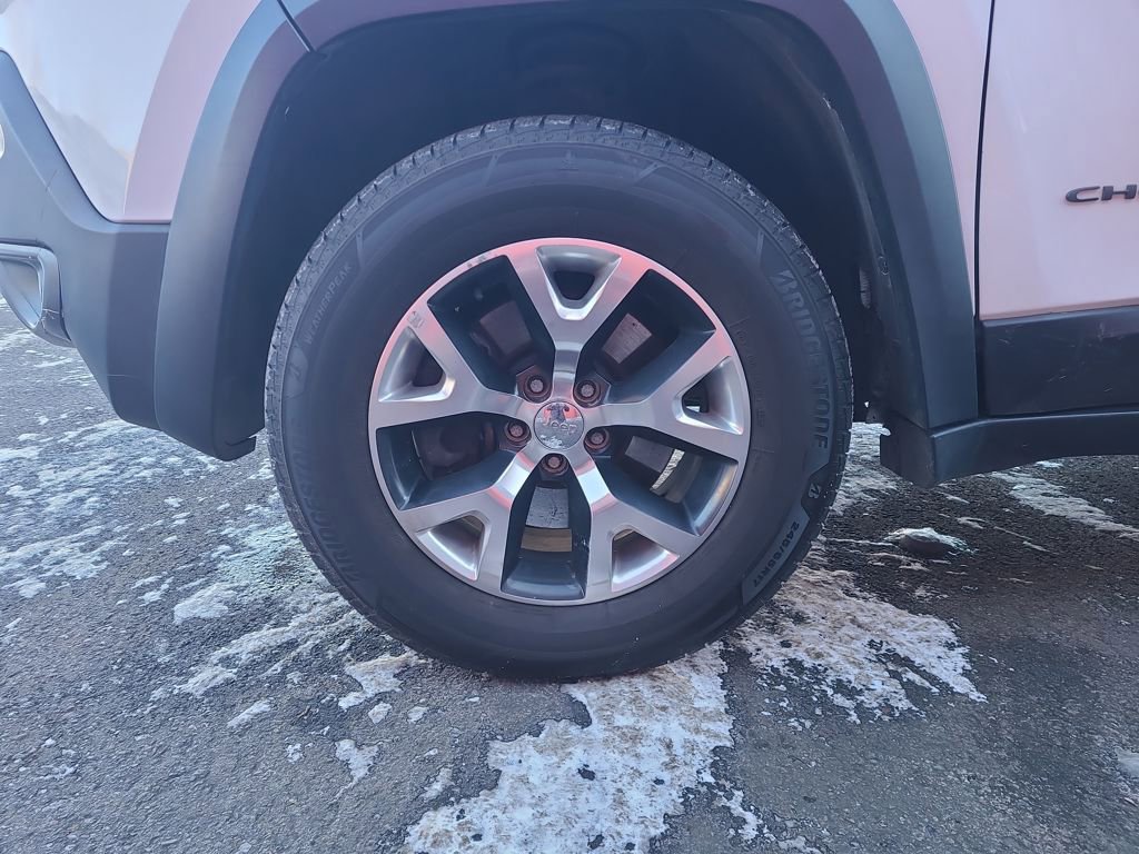 Used 2015 Jeep Cherokee Trailhawk image 16